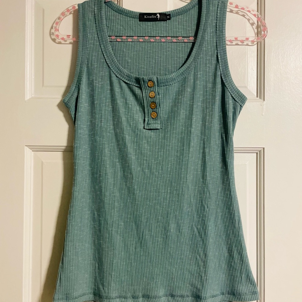 Kiss Fix teal/green tank top size medium.